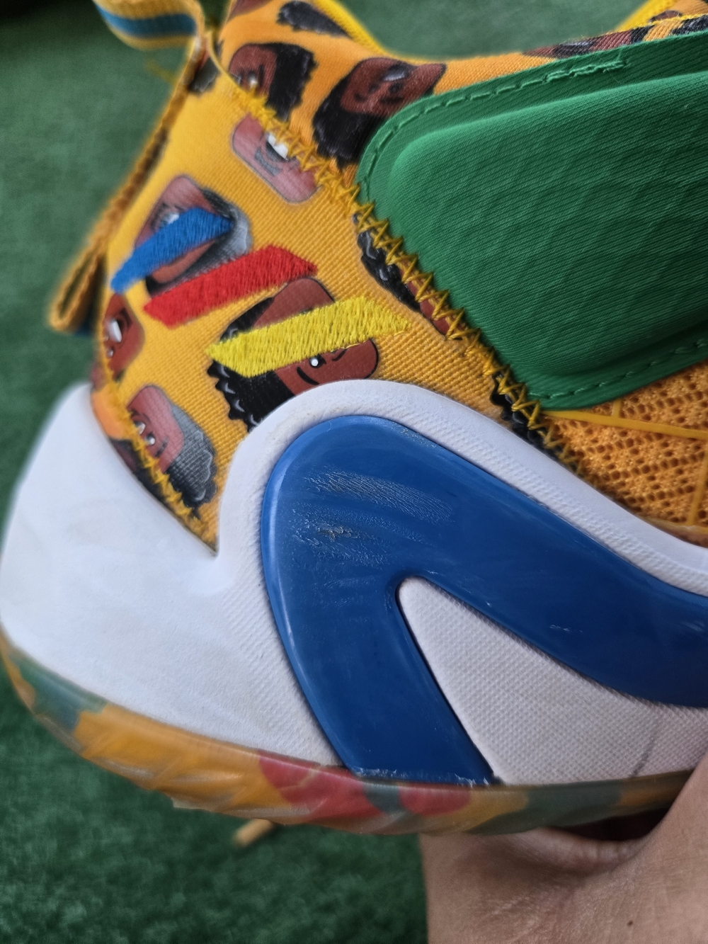 Adidas D.O.N. Issue #3 "Minifig - Picture 13 of 16